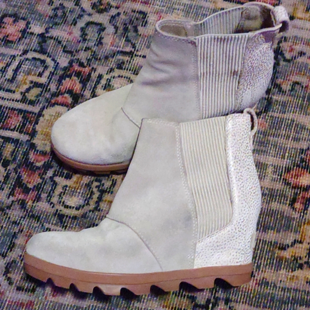 Cute sorel wedges!